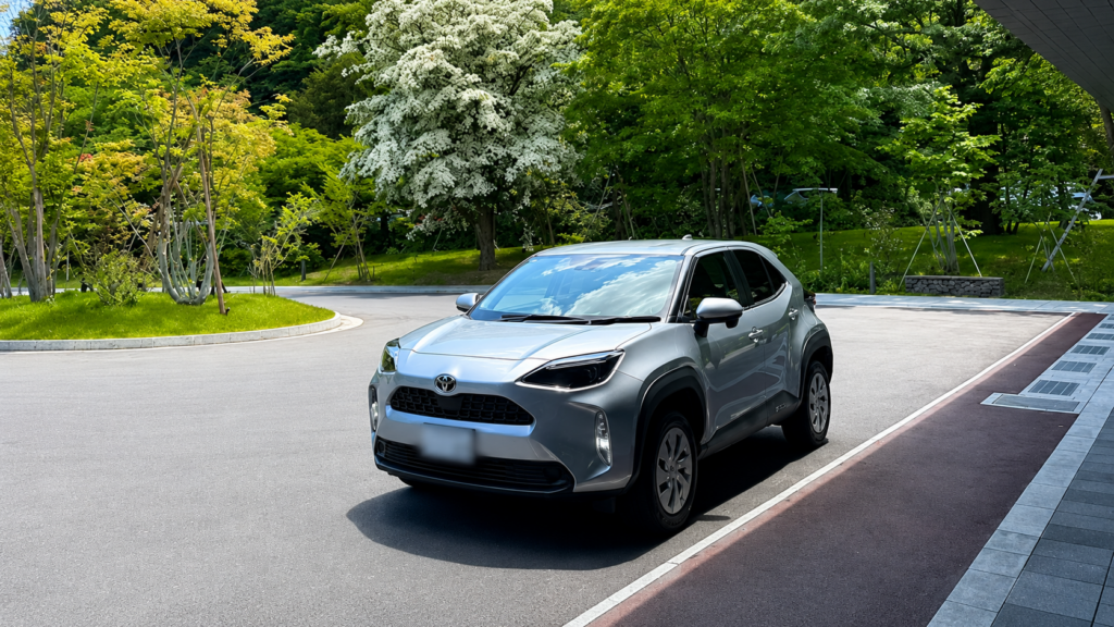 紫外線を受ける車のボディ 日差しによる塗装の劣化や色あせイメージ