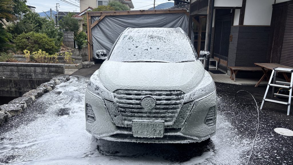 日産キックスe-POWER 手洗い洗車の様子